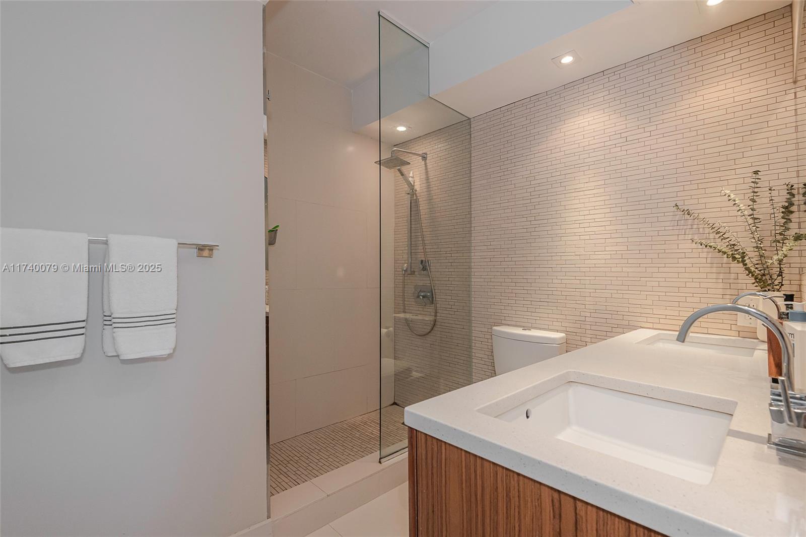 MIRADOR 1000 CONDO - Residential