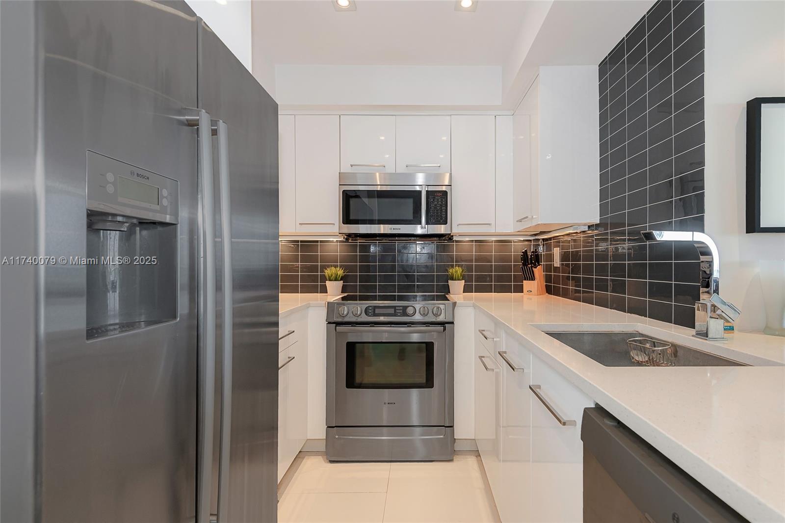 MIRADOR 1000 CONDO - Residential