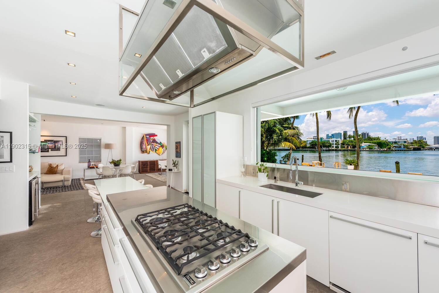 SAN MARINO ISLAND - Residential