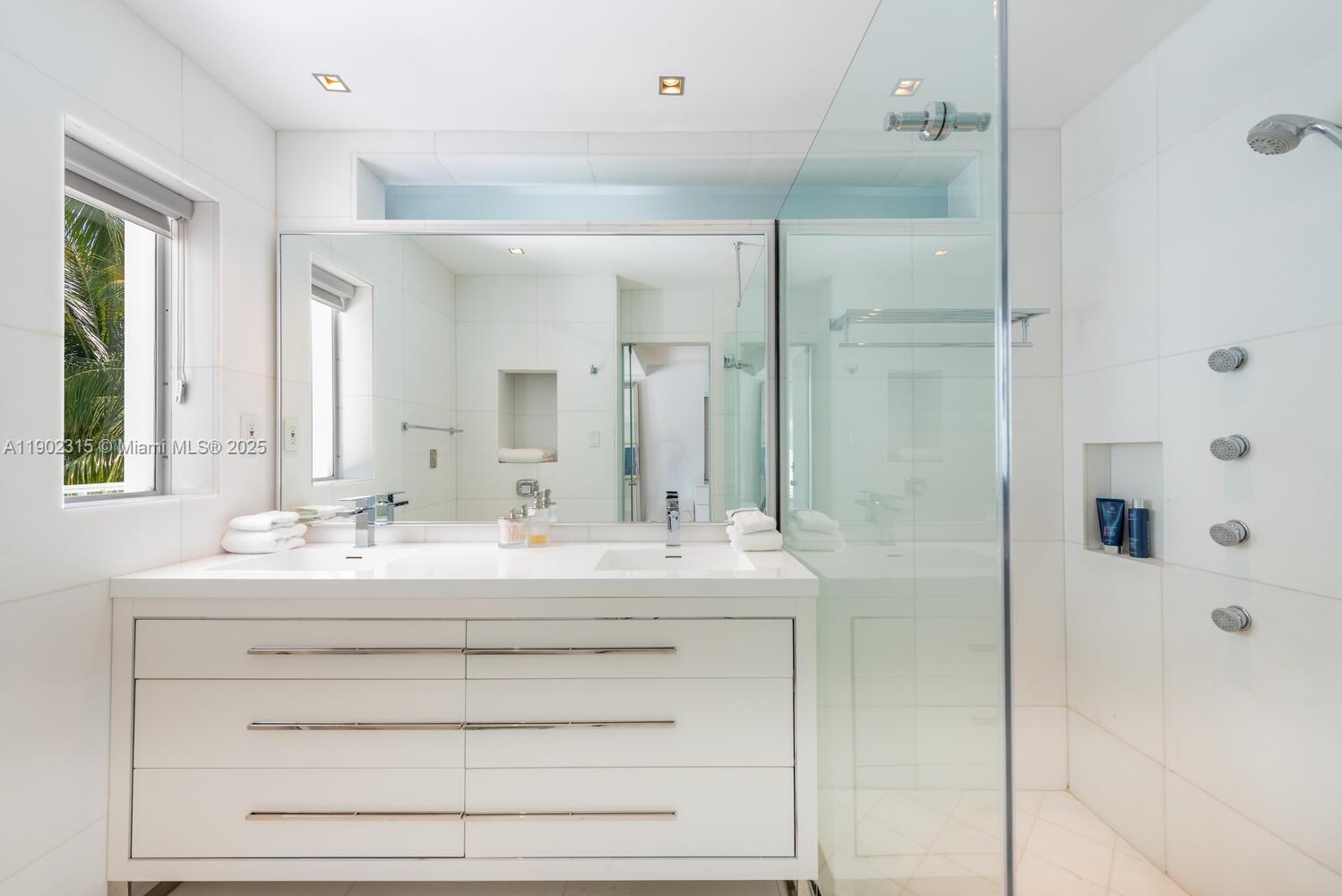 SAN MARINO ISLAND - Residential