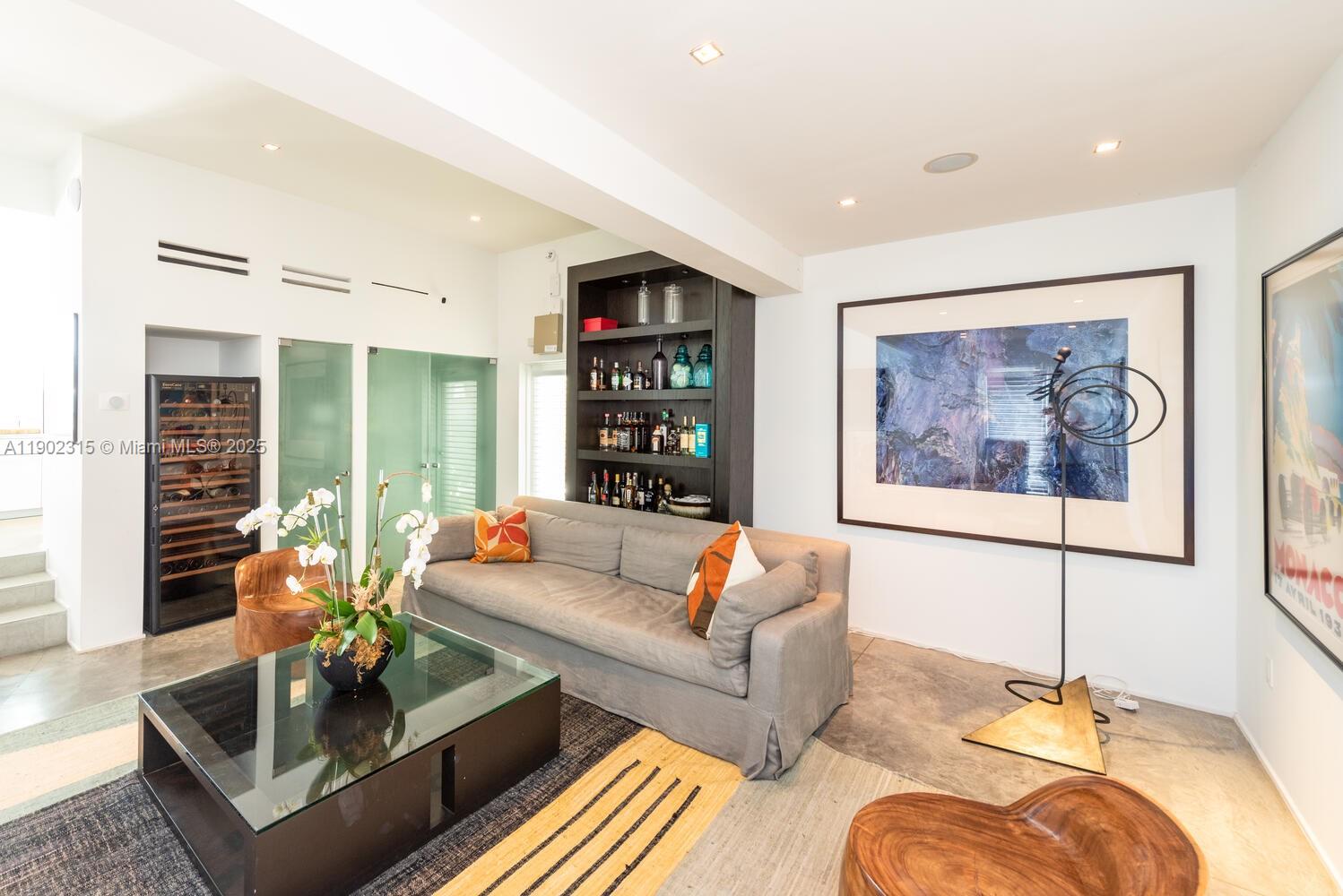 SAN MARINO ISLAND - Residential