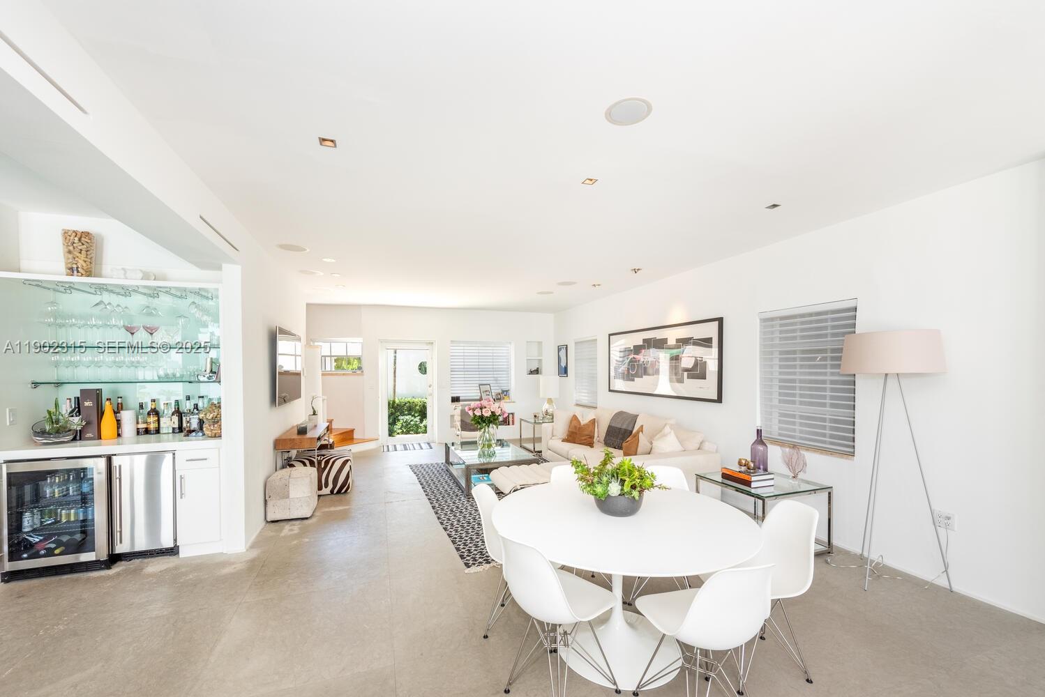 SAN MARINO ISLAND - Residential