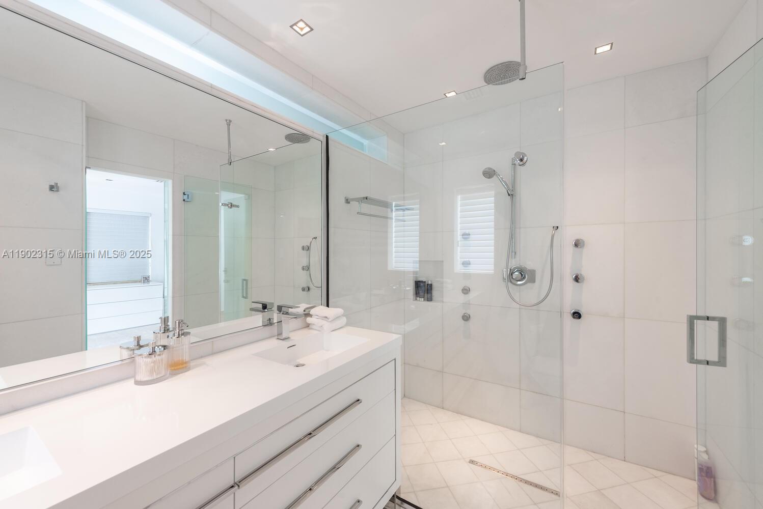 SAN MARINO ISLAND - Residential