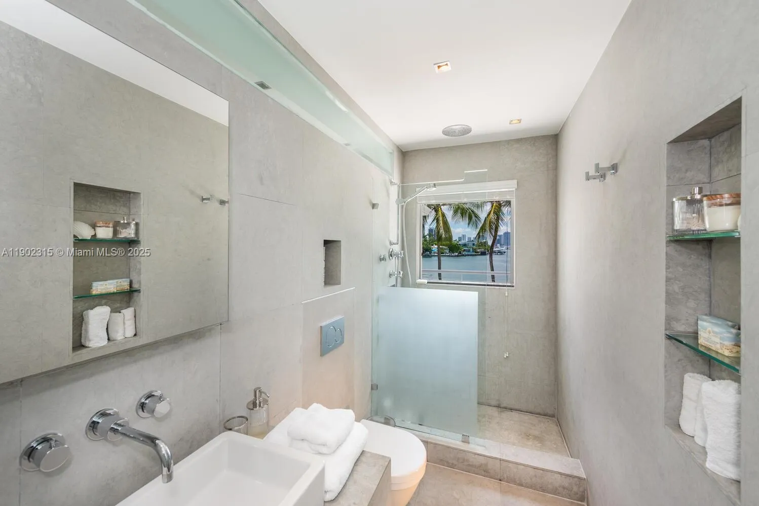 Miami Beach, Florida 33139, United States, 3 Bedrooms Bedrooms, ,3 BathroomsBathrooms,Residential,Active,234592