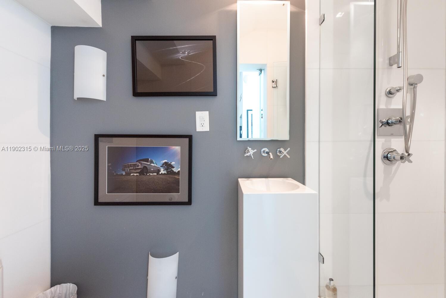 SAN MARINO ISLAND - Residential