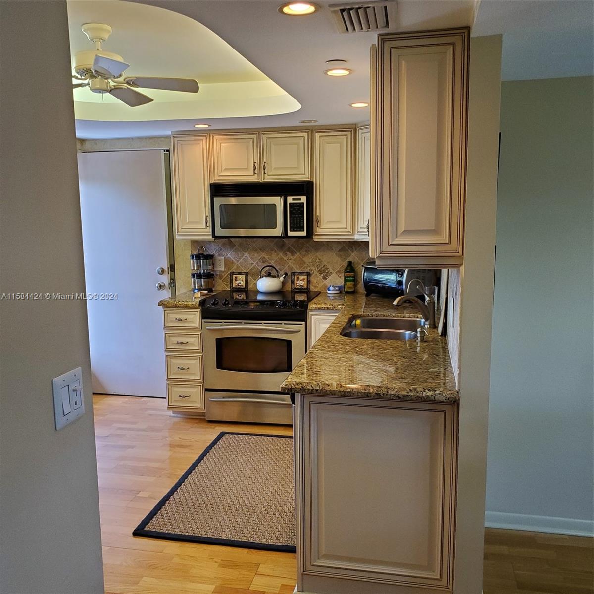 BOCA TEECA CONDO 9 - Residential