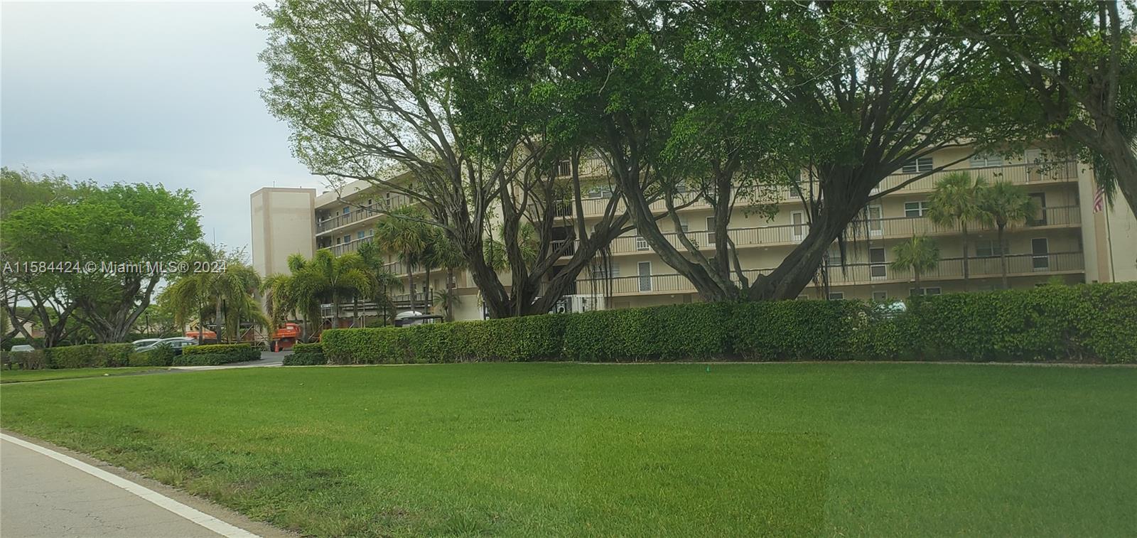 BOCA TEECA CONDO 9 - Residential