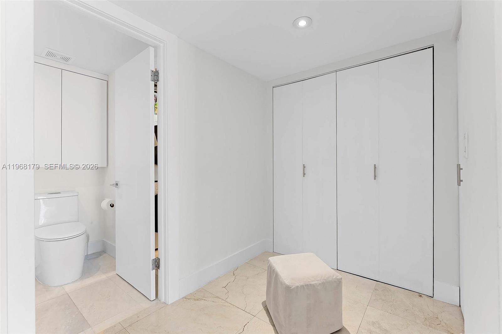 COMMODORE CLUB SOUTH COND - Residential