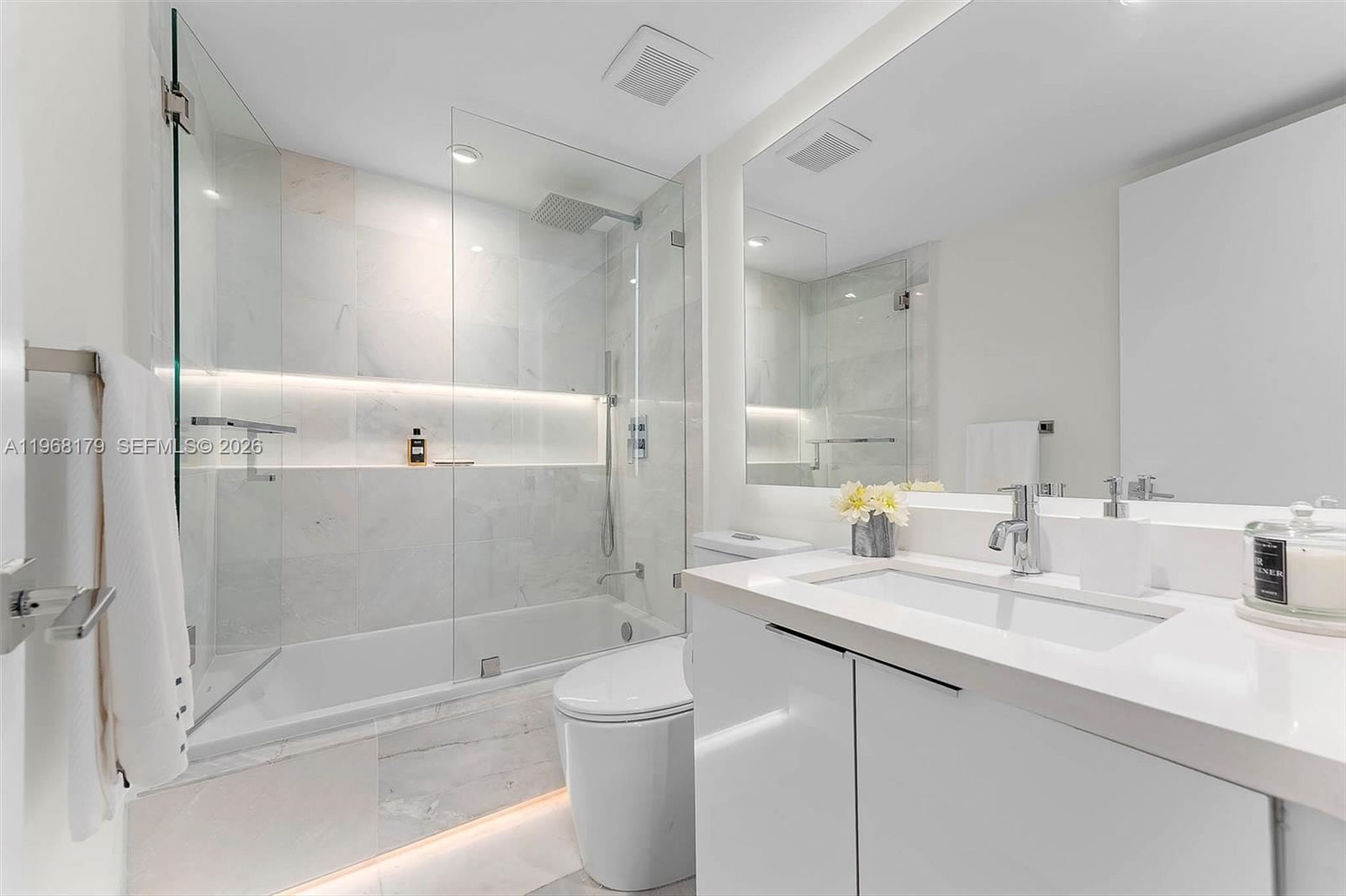 COMMODORE CLUB SOUTH COND - Residential