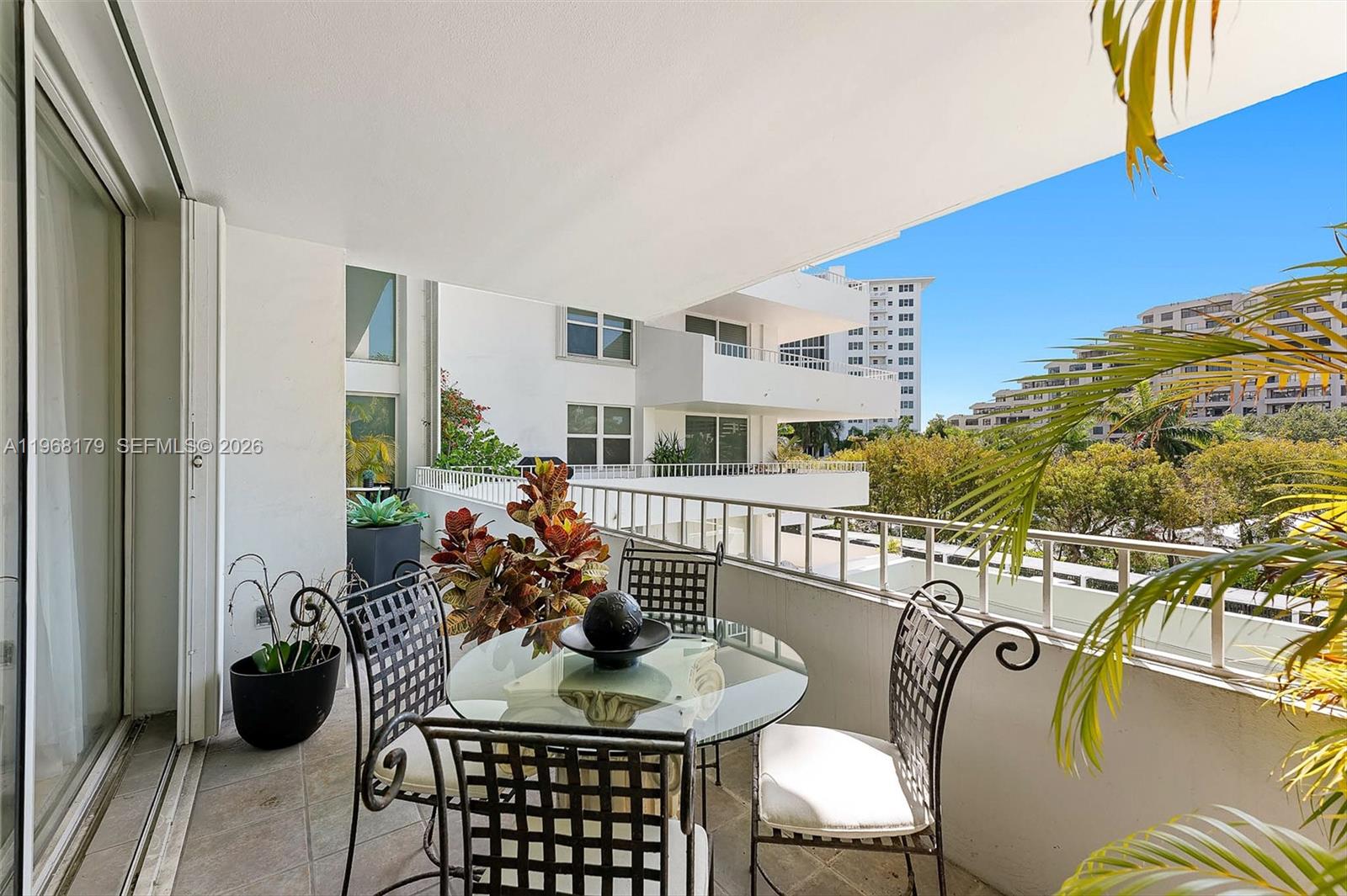 COMMODORE CLUB SOUTH COND - Residential