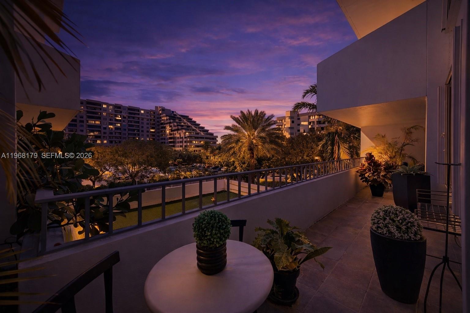 COMMODORE CLUB SOUTH COND - Residential