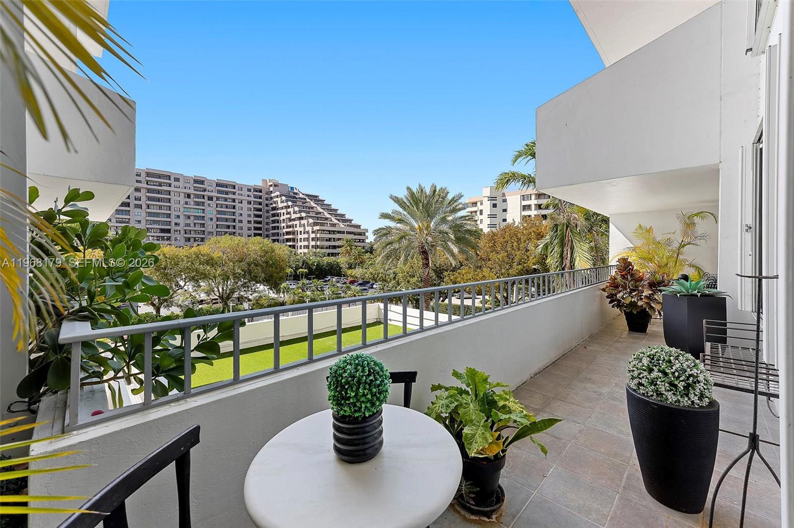 COMMODORE CLUB SOUTH COND - Residential