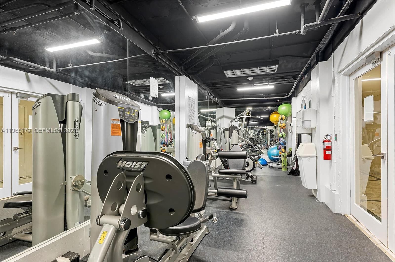 COMMODORE CLUB SOUTH COND - Residential