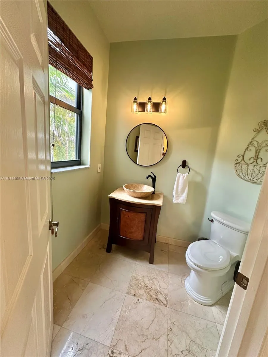 Palmetto Bay, Florida 33157, United States, 5 Bedrooms Bedrooms, ,4 BathroomsBathrooms,Residential,Active,139593