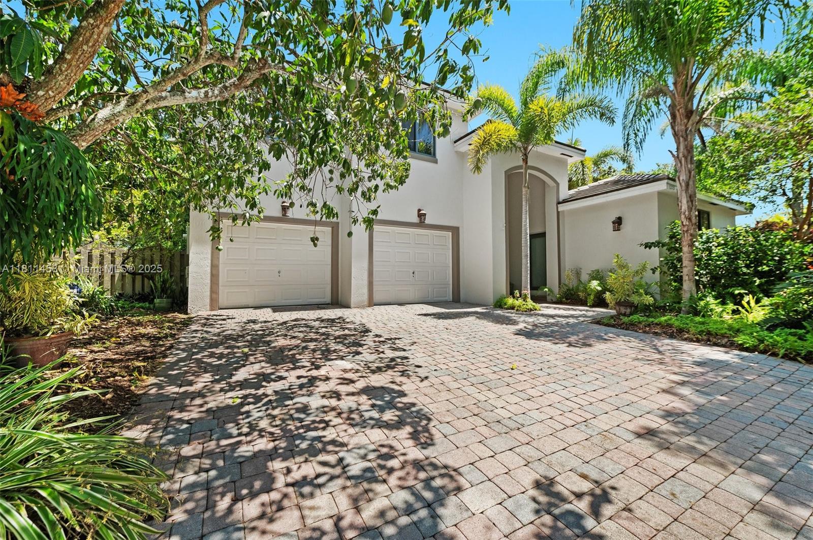 8205 Sw 171st Ter, Palmetto Bay, Miami-Dade County, Florida - 5 Bedrooms  
4 Bathrooms - 