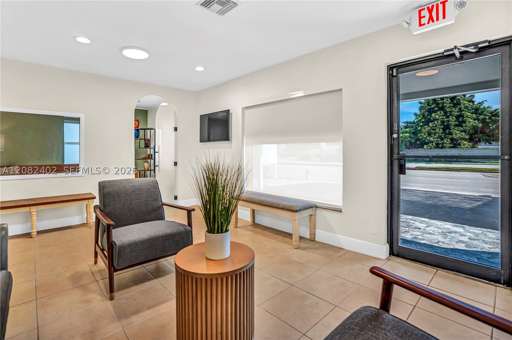481 E Commercial Blvd