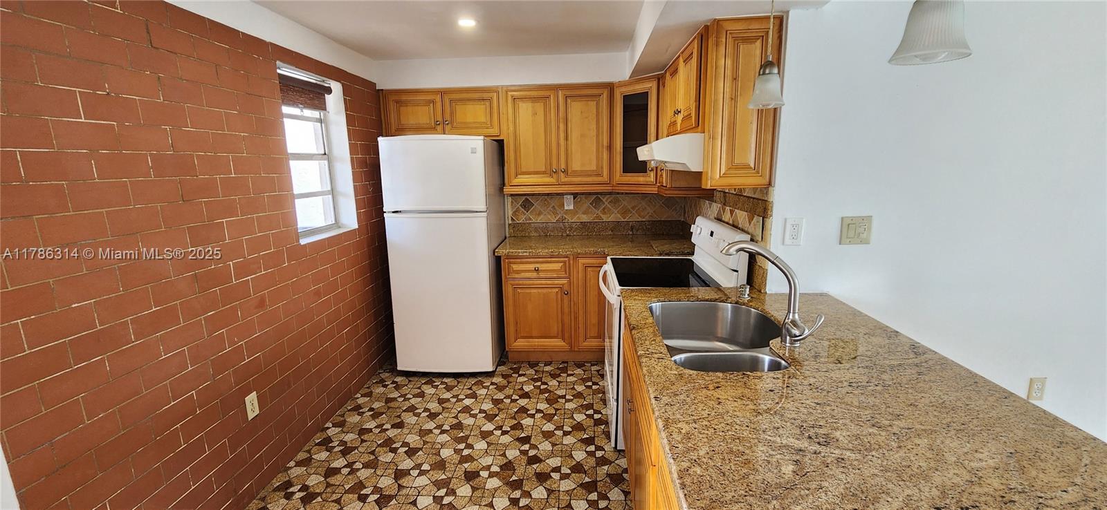 EL CONQUISTADOR SOUTH CON - Residential