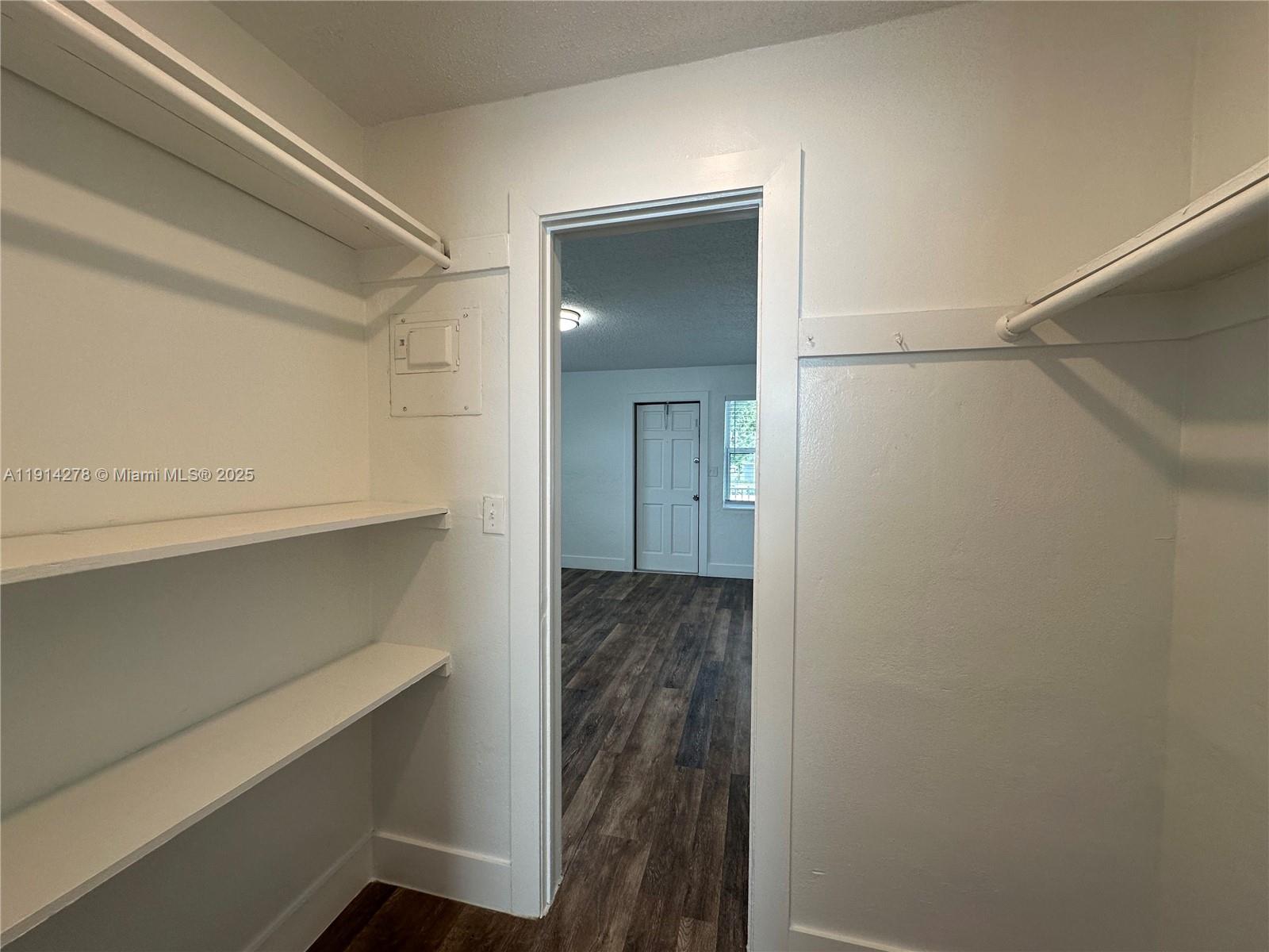 NORTH HOLLYWOOD SQUARE AM - Residential Lease