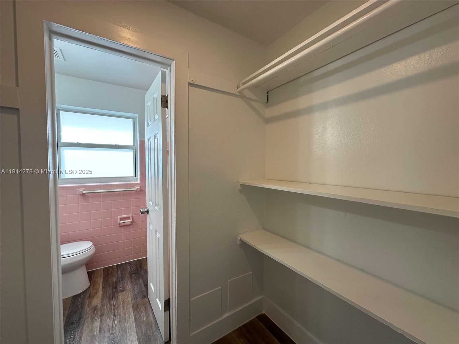 NORTH HOLLYWOOD SQUARE AM - Residential Lease