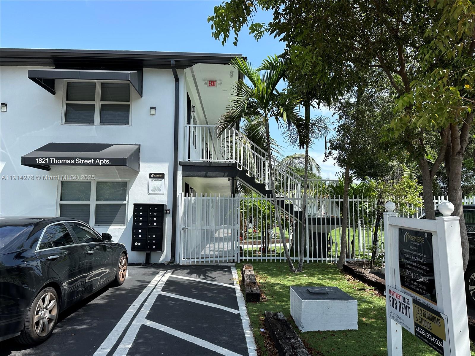 NORTH HOLLYWOOD SQUARE AM - Residential Lease