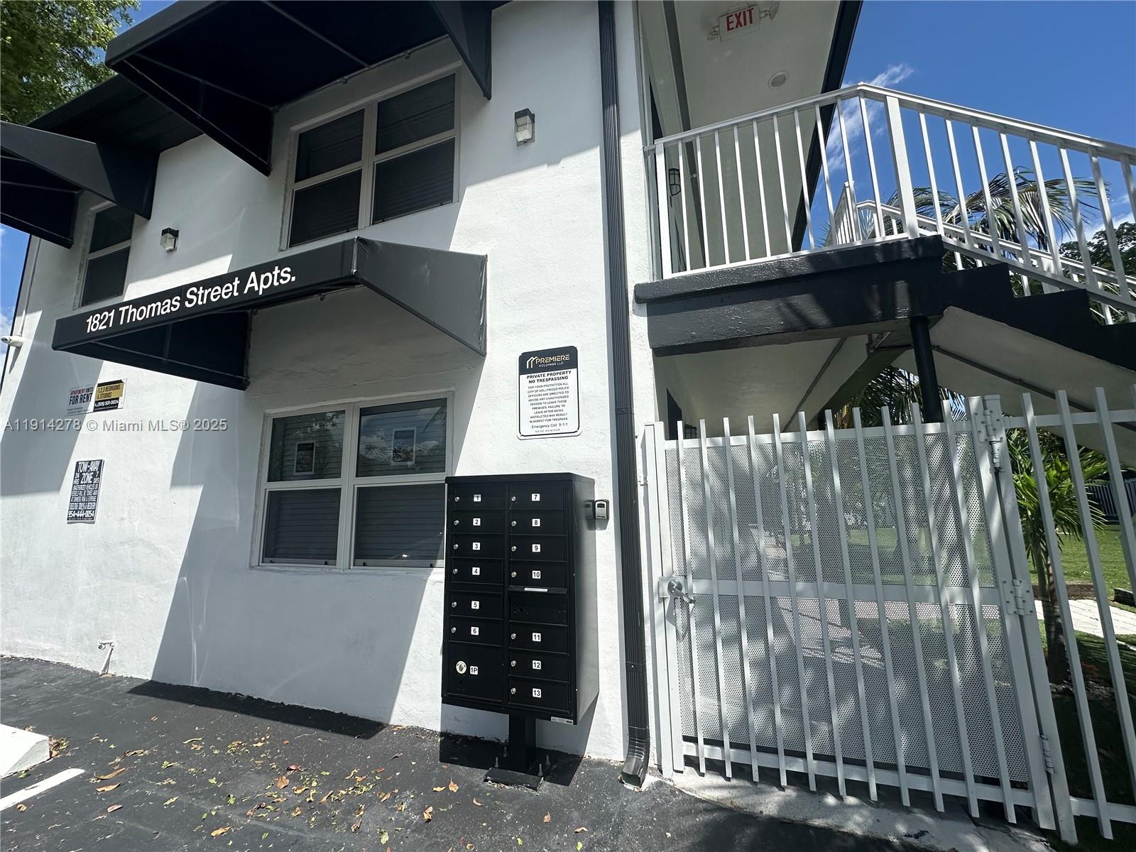 NORTH HOLLYWOOD SQUARE AM - Residential Lease