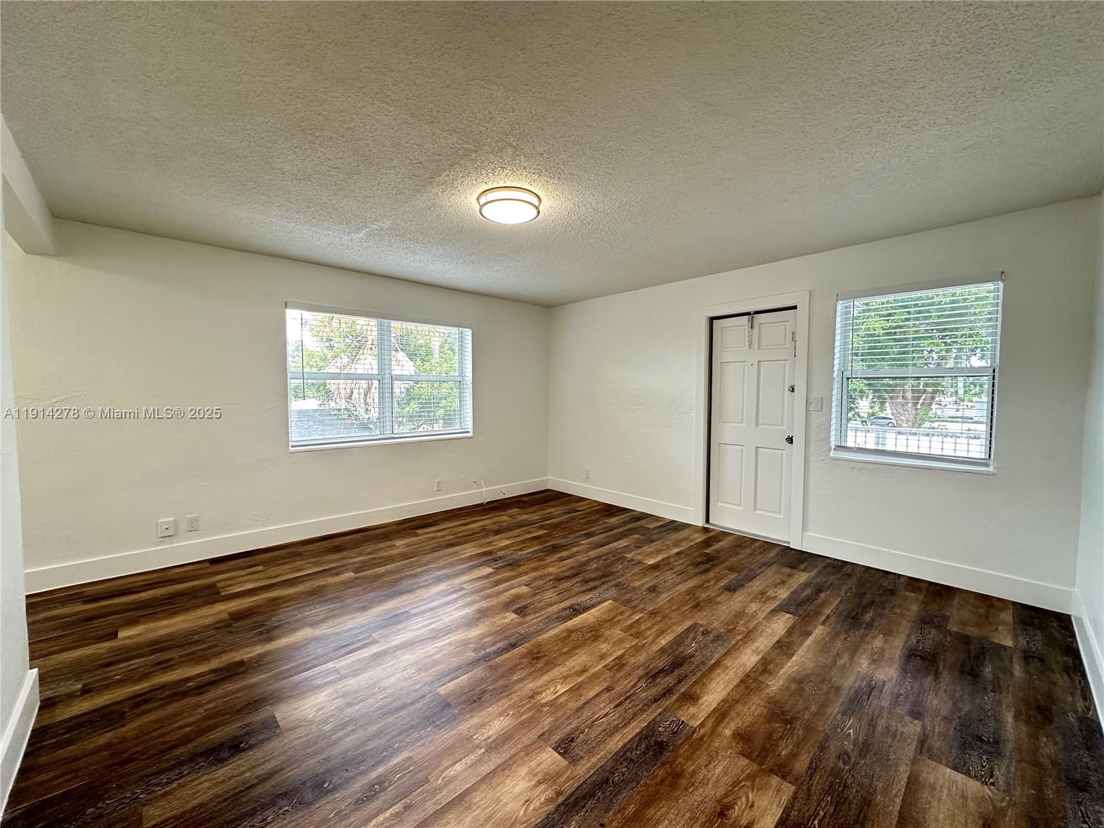 NORTH HOLLYWOOD SQUARE AM - Residential Lease