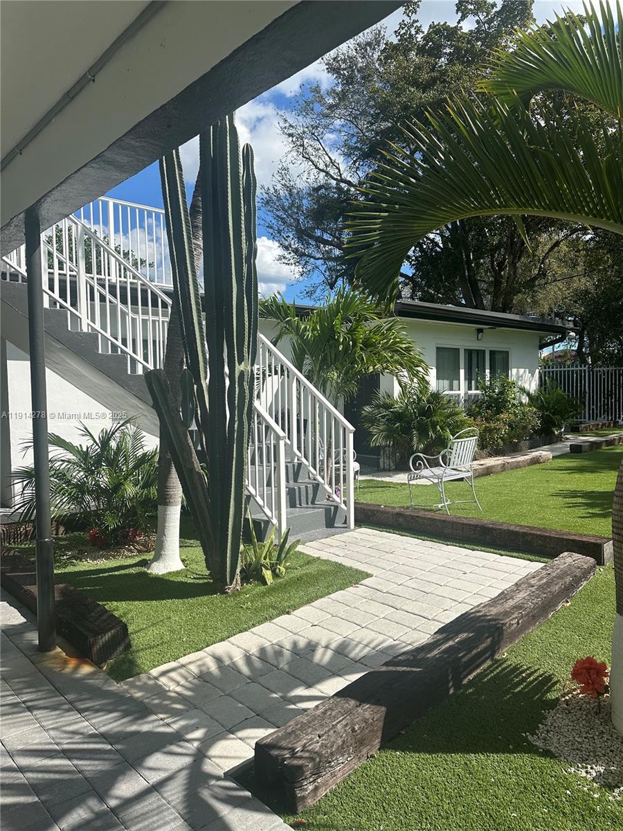 NORTH HOLLYWOOD SQUARE AM - Residential Lease