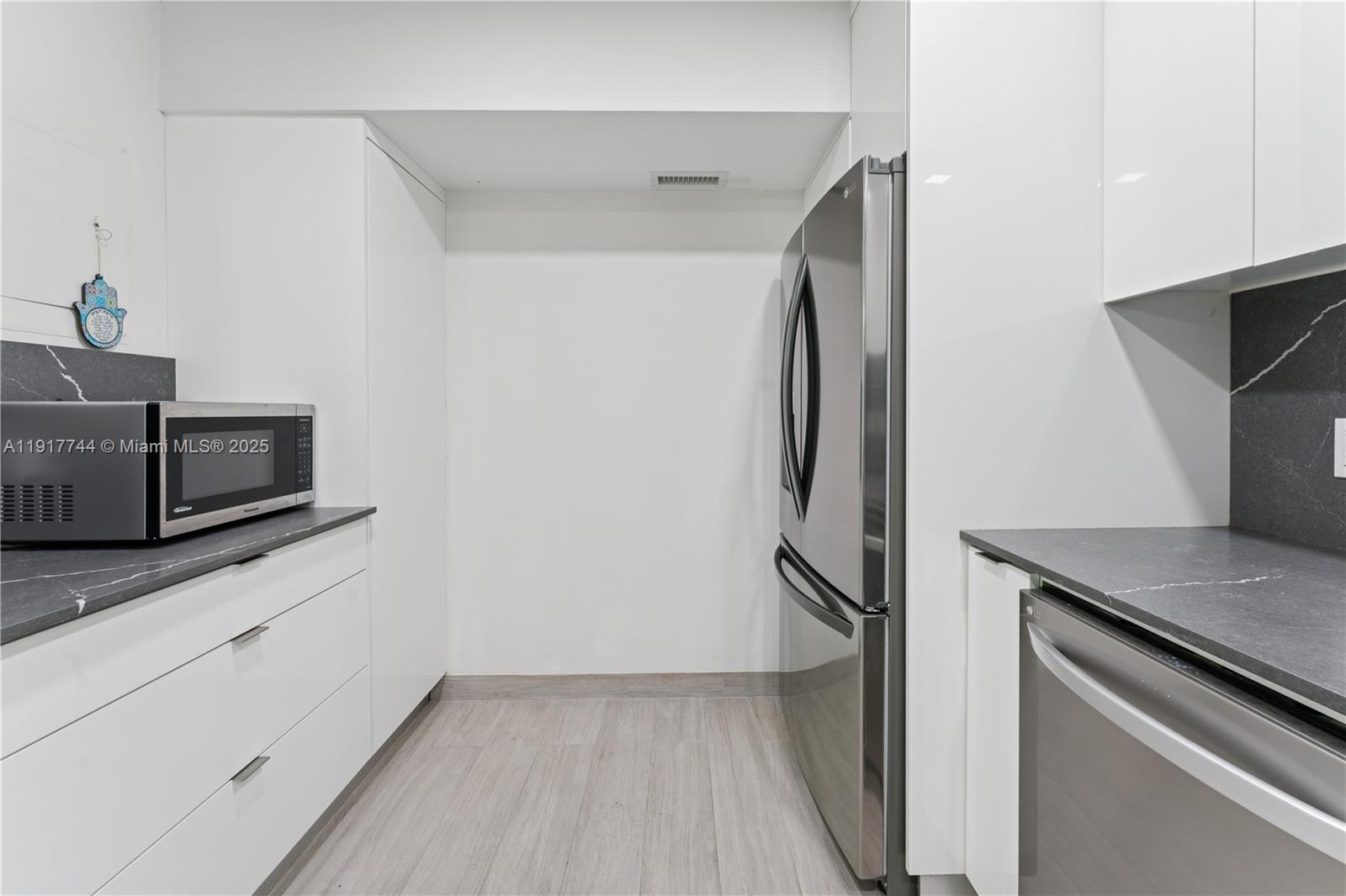 HILLCREST NO 21 CONDO - Residential