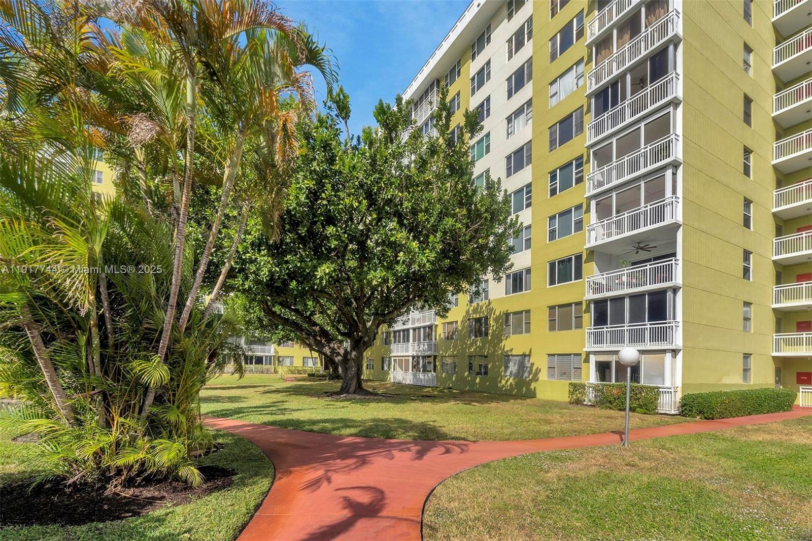 HILLCREST NO 21 CONDO - Residential