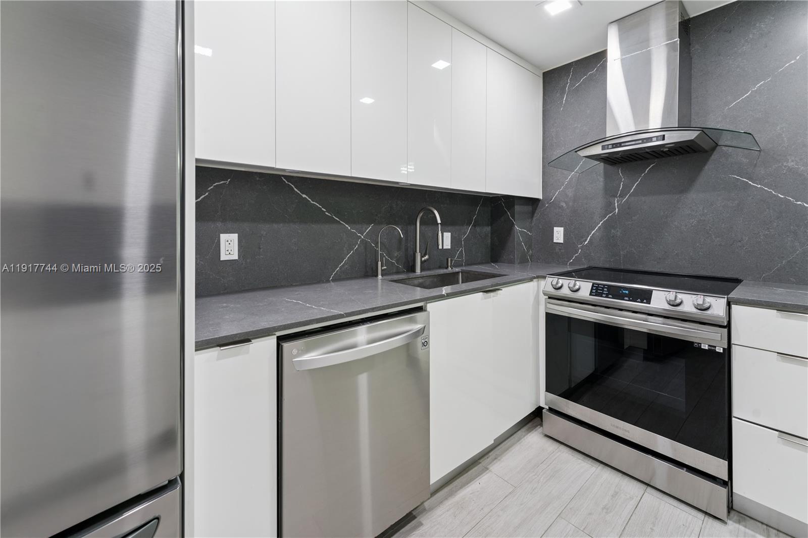 HILLCREST NO 21 CONDO - Residential