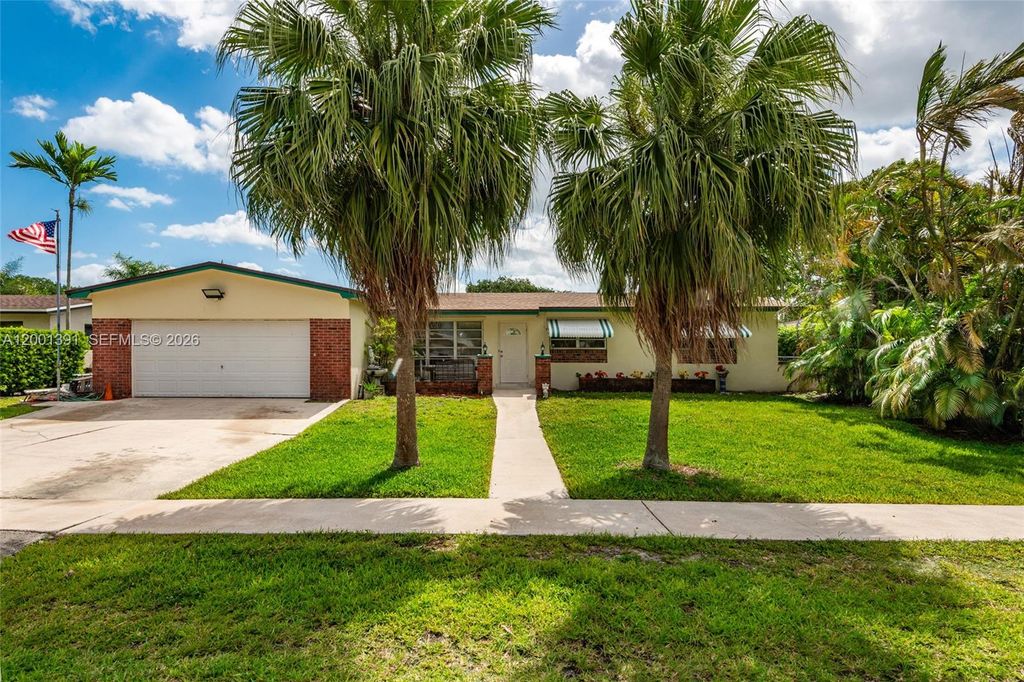 Photo of 401 NW 93rd Ave, Pembroke Pines, FL 33024 (MLS # A12001391)