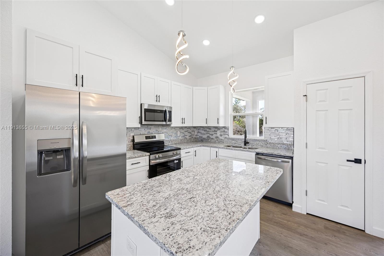 SUN N LAKE EST OF SEBRING - Residential