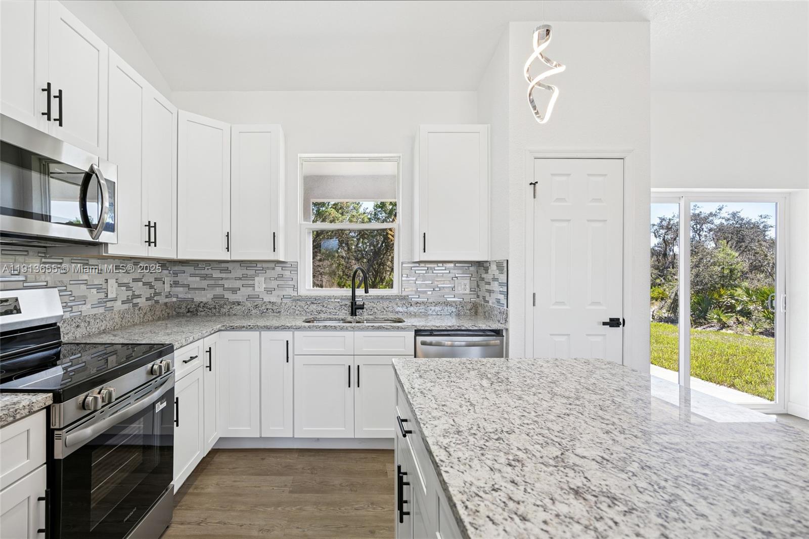 SUN N LAKE EST OF SEBRING - Residential