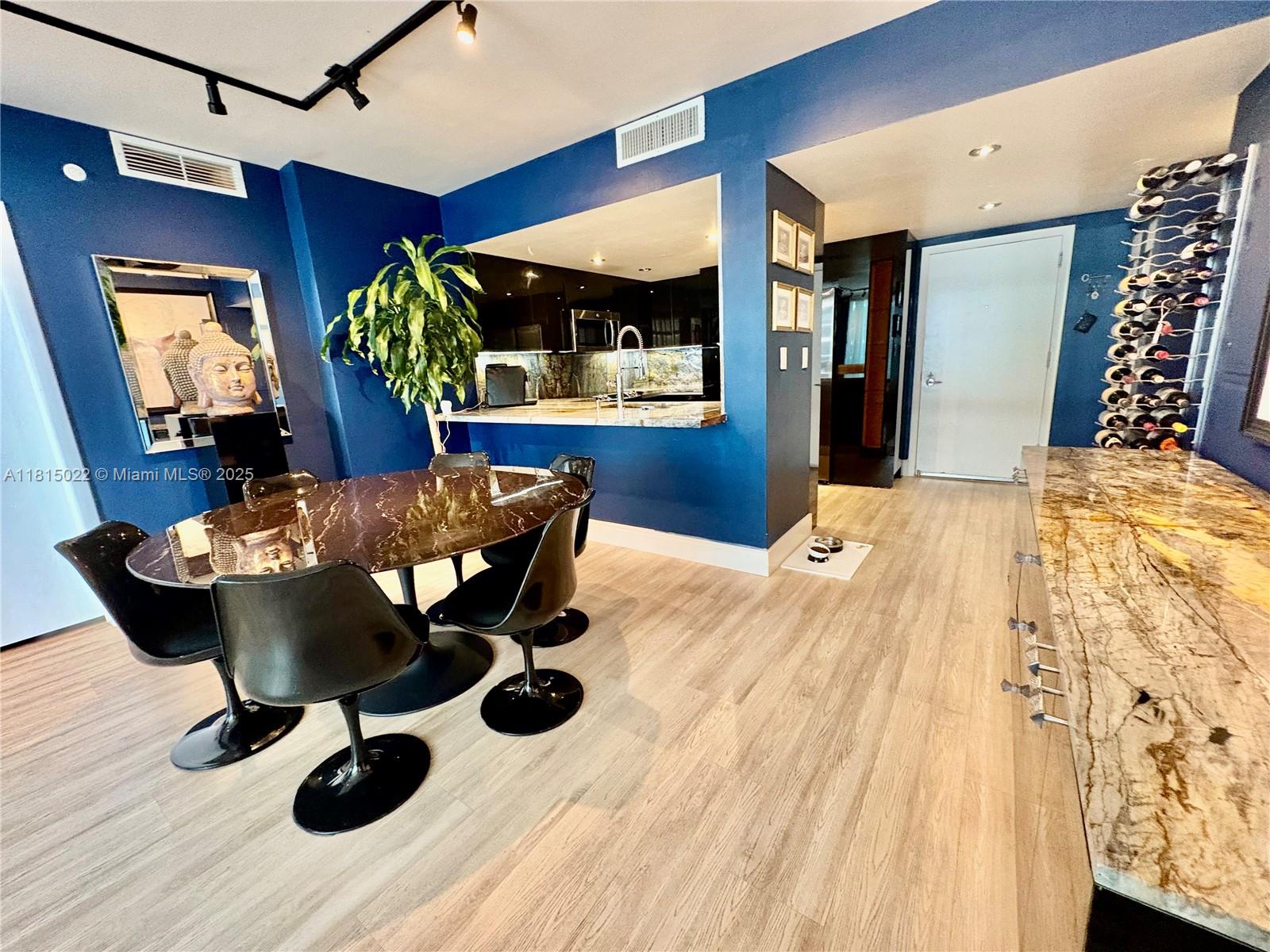 1800 CLUB CONDO - Residential Lease