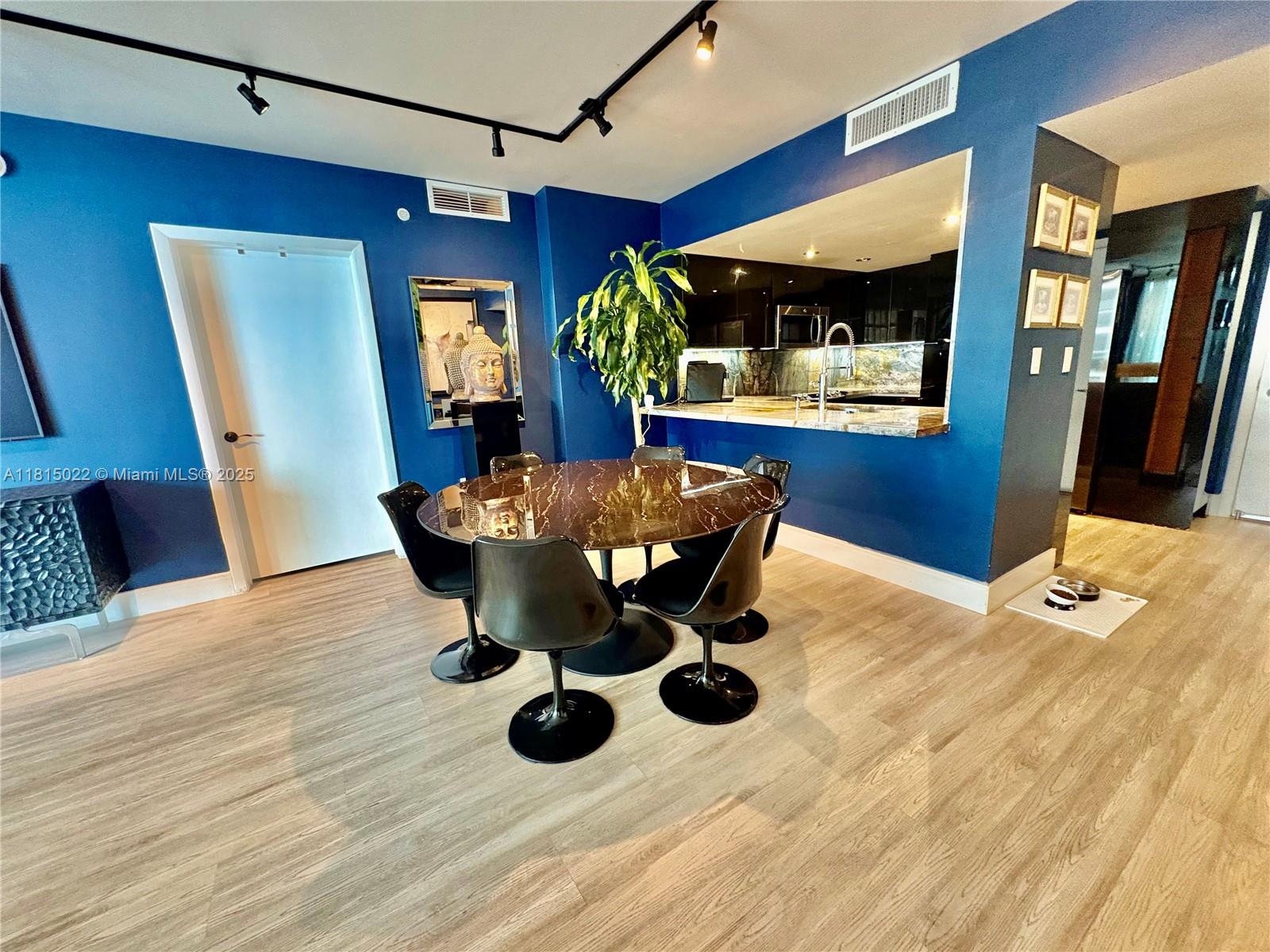 1800 CLUB CONDO - Residential Lease