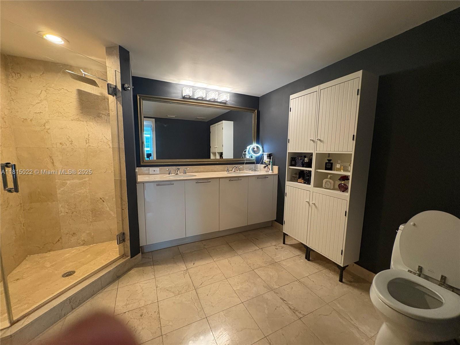 1800 CLUB CONDO - Residential Lease