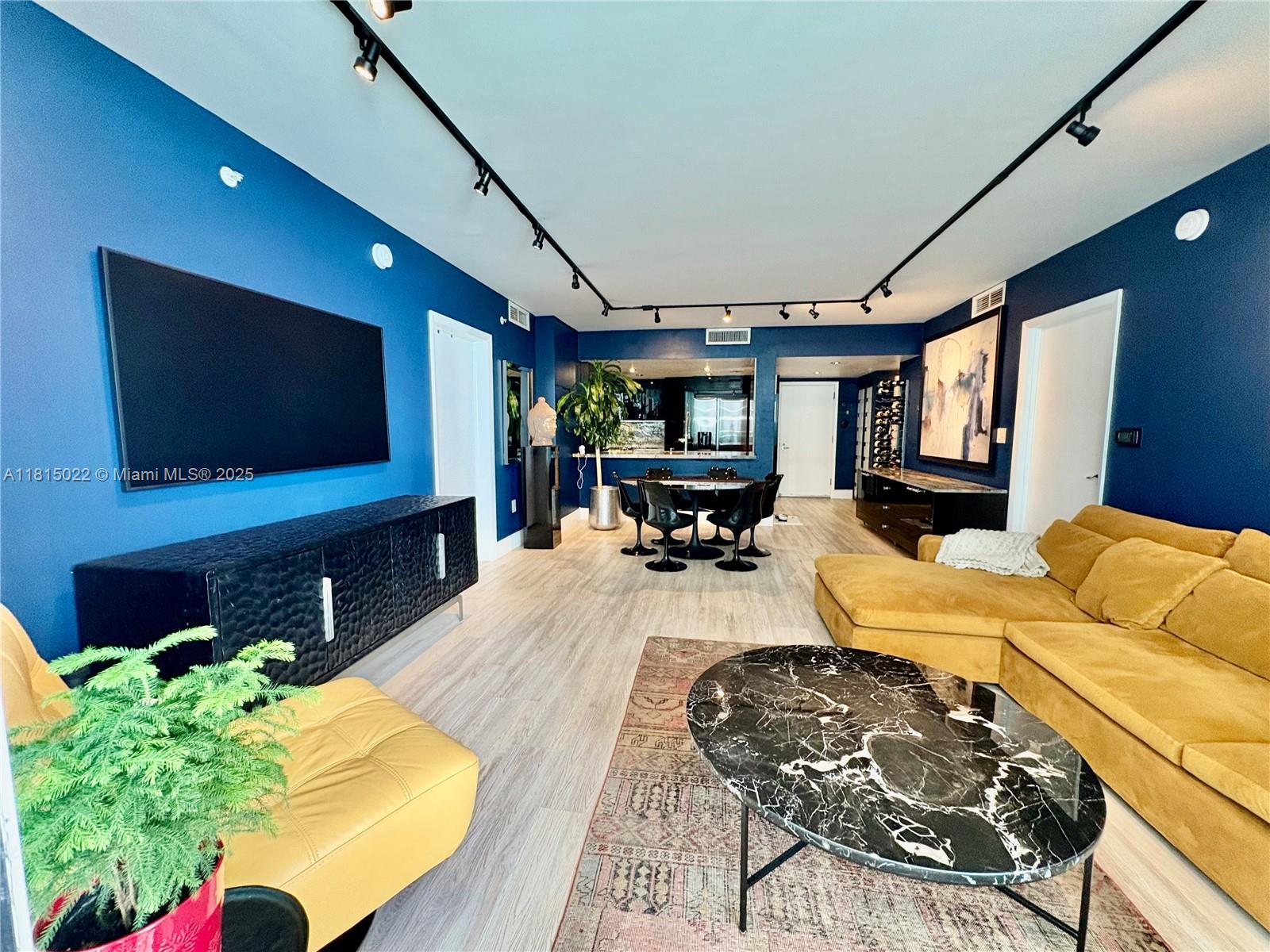 1800 CLUB CONDO - Residential Lease