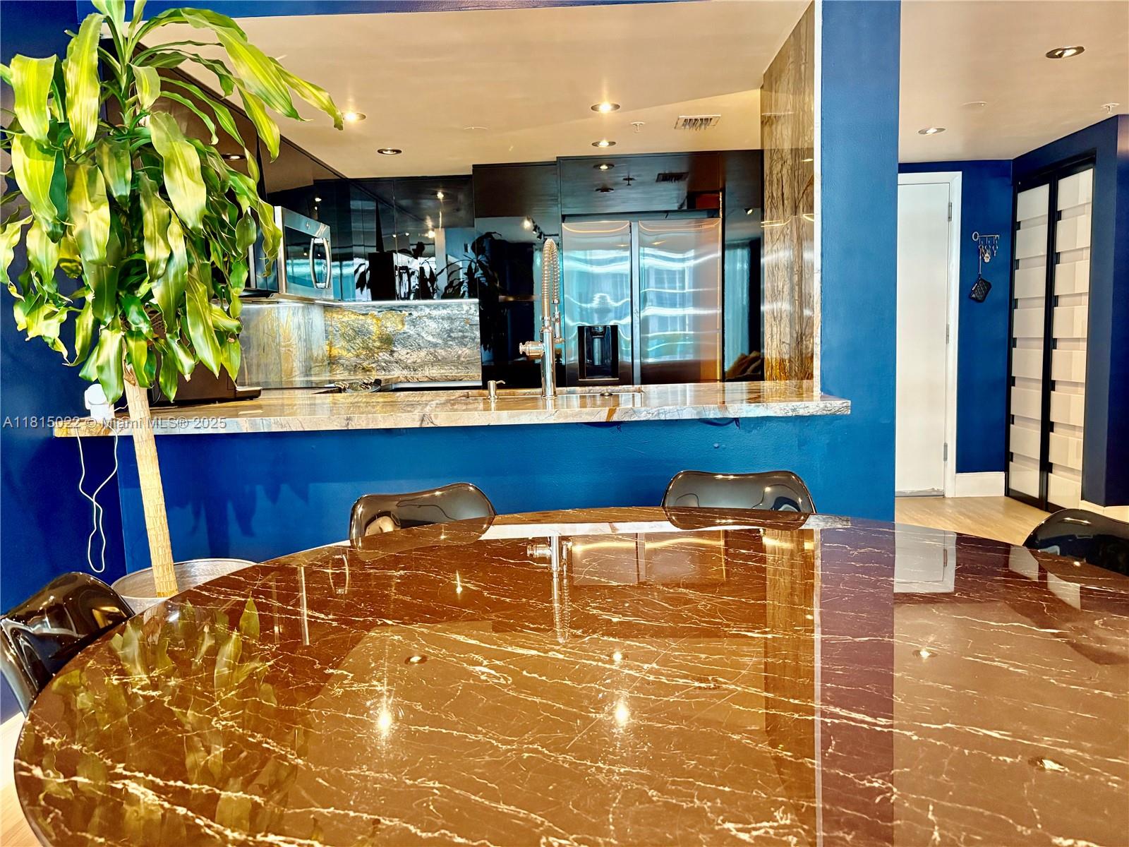 1800 CLUB CONDO - Residential Lease