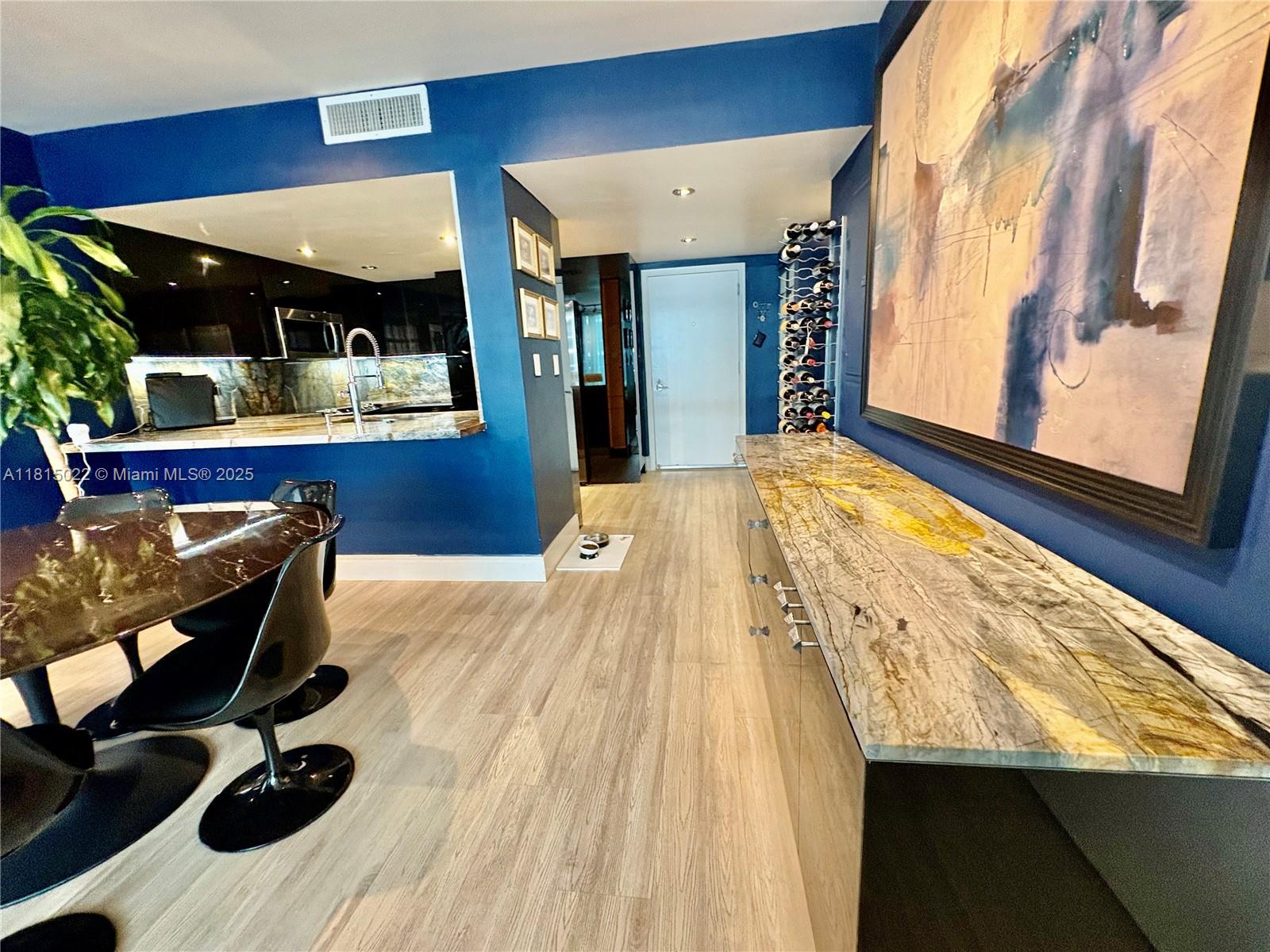 1800 CLUB CONDO - Residential Lease
