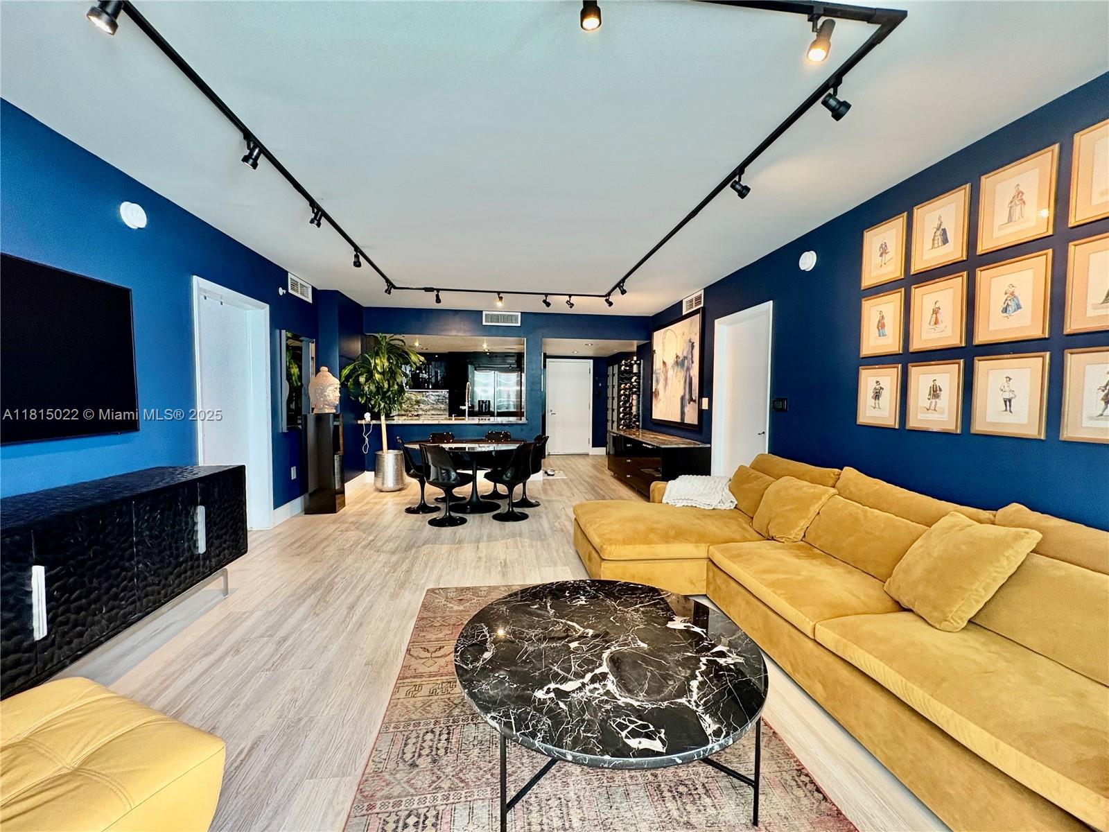 1800 CLUB CONDO - Residential Lease