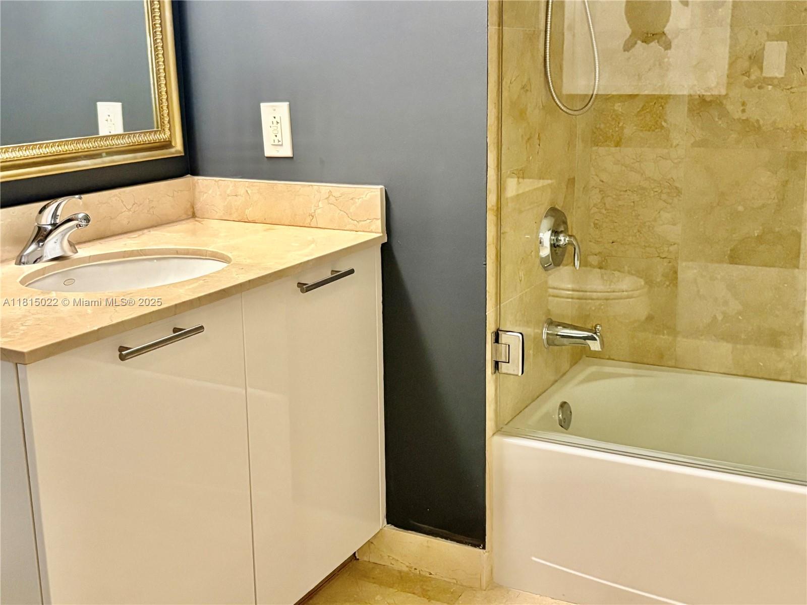 1800 CLUB CONDO - Residential Lease