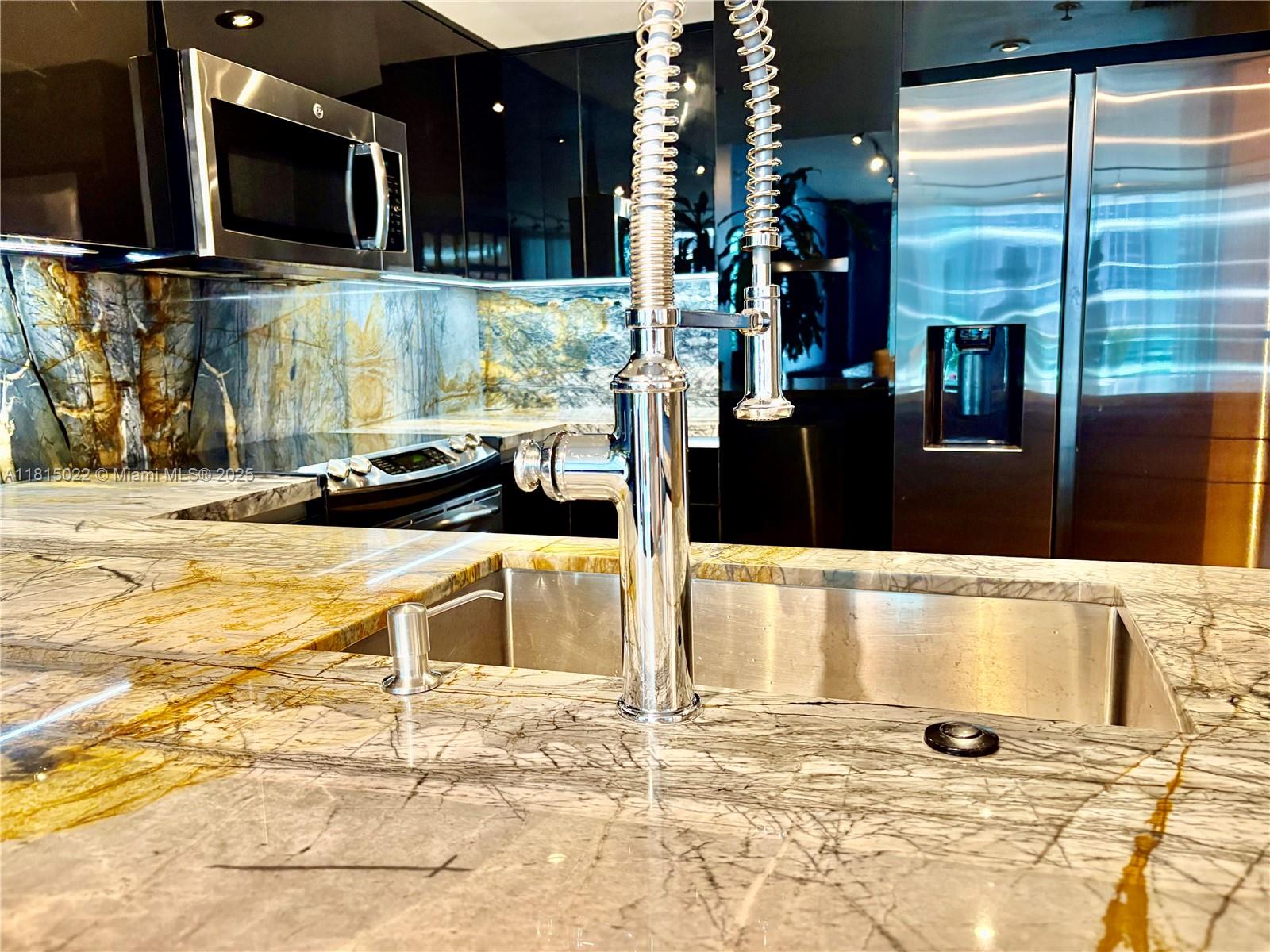 1800 CLUB CONDO - Residential Lease