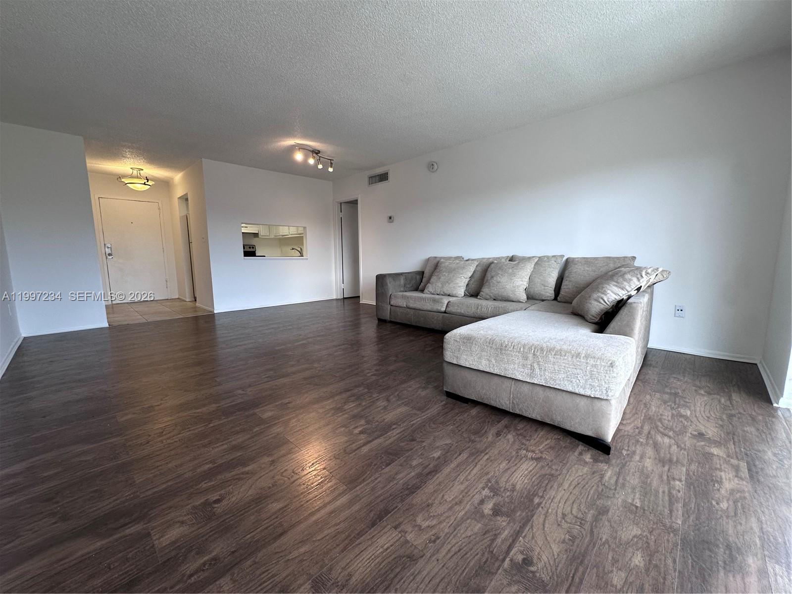 TOWN SQUARE CONDO - Residential Lease