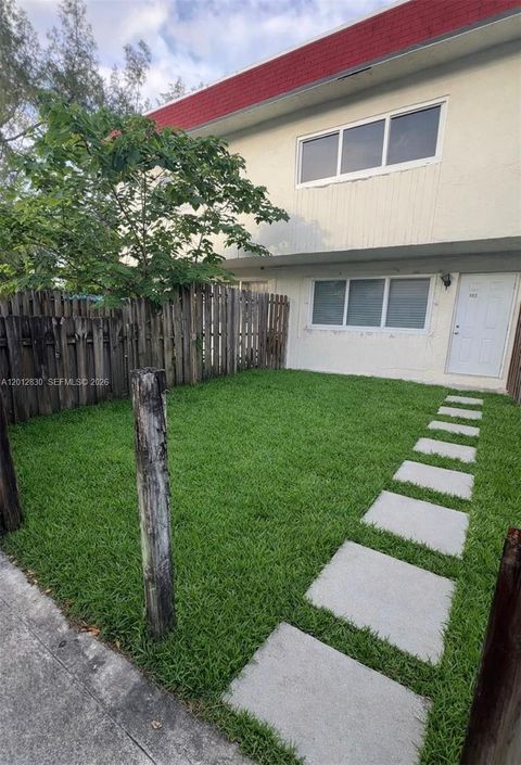 1560 NE 151st St 102 Miami FL 33162