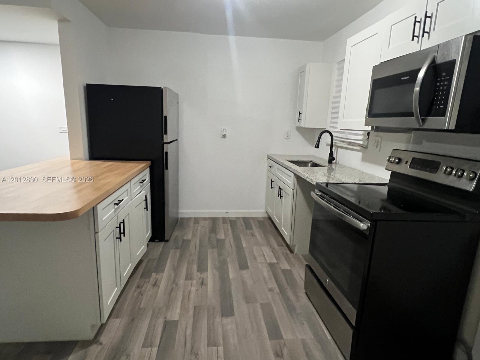 1560 NE 151st St 102