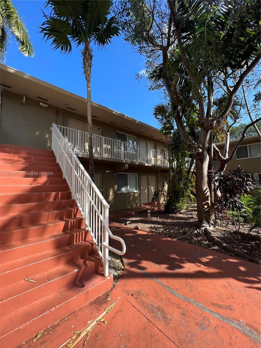 Rental Property at 6330 Sw 79th St 14, South Miami, Miami-Dade County, Florida - Bedrooms: 1 
Bathrooms: 1  - $1,700 MO.