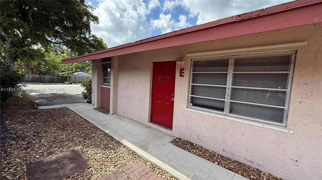 Photo of 4235 SW 62nd Ave #E, Davie, FL 33314 (MLS # A11826369)