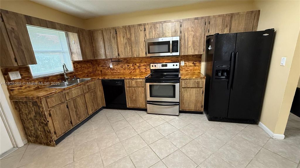 Photo of 4235 SW 62nd Ave #E, Davie, FL 33314 (MLS # A11826369)