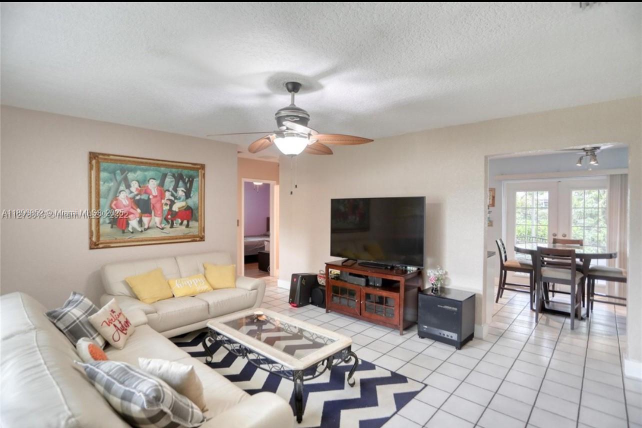 BROADVIEW COUNTRY CLUB ES - Residential