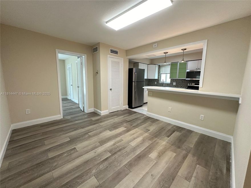 Bright and spacious condo located in the highly sought-after Harbor Islands community. This beautiful unit features a generously sized master bedroom with an en-suite bathroom and walk-in closet. It also includes a large den—ideal for a home office, gaming room, or cozy TV lounge. Recently updated with fresh paint, stainless steel appliances, and sleek laminated flooring throughout. Just minutes from the beach, top-rated schools, local supermarkets, and only 13 minutes from the luxury Bal Harbour Shops. Perfect for renters looking for comfort, style, and a prime location.